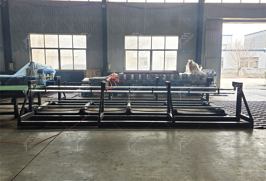 Metal tile machine